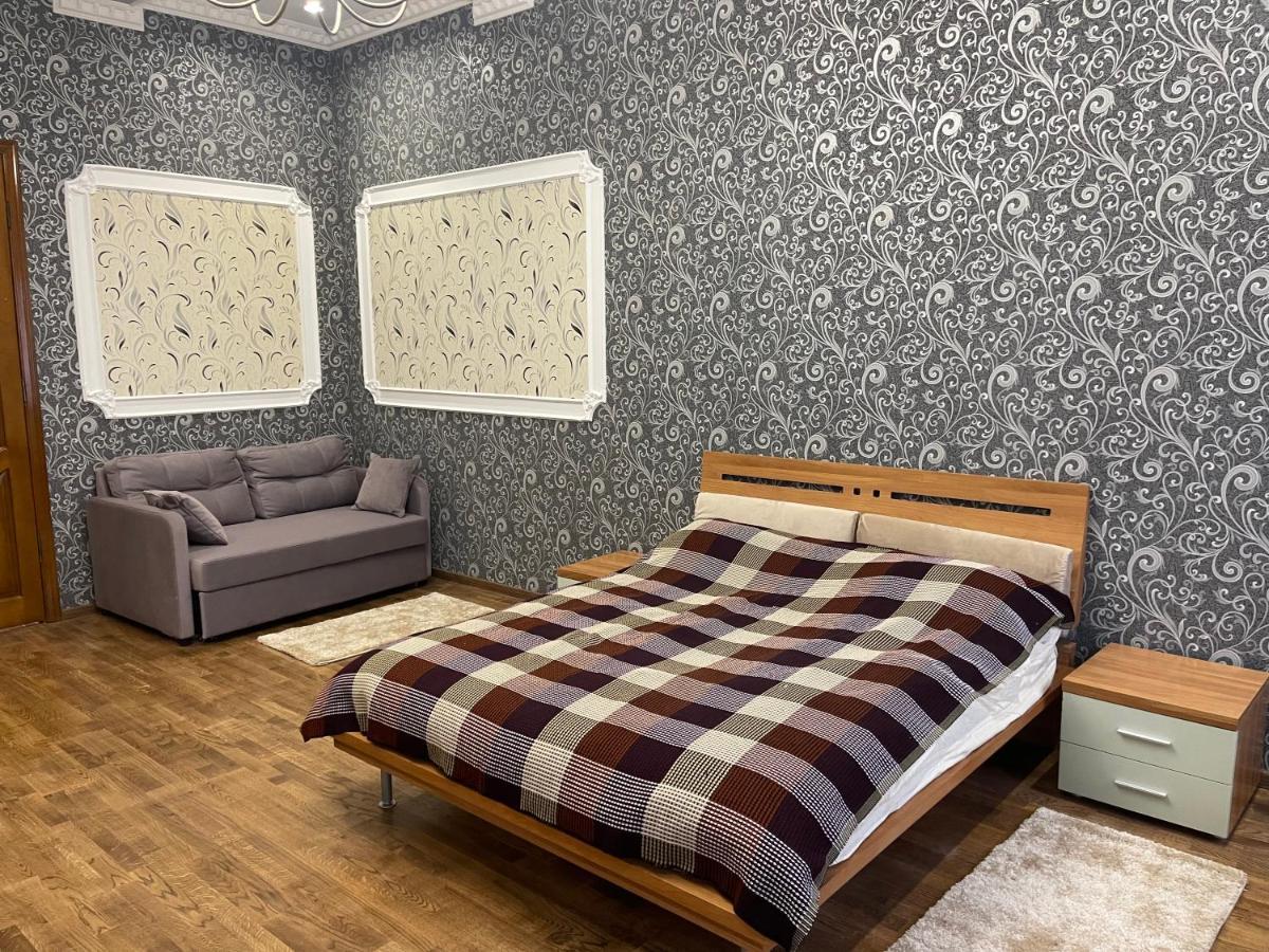 Lux Apartment In Zentrum Tjernivtsi Eksteriør billede