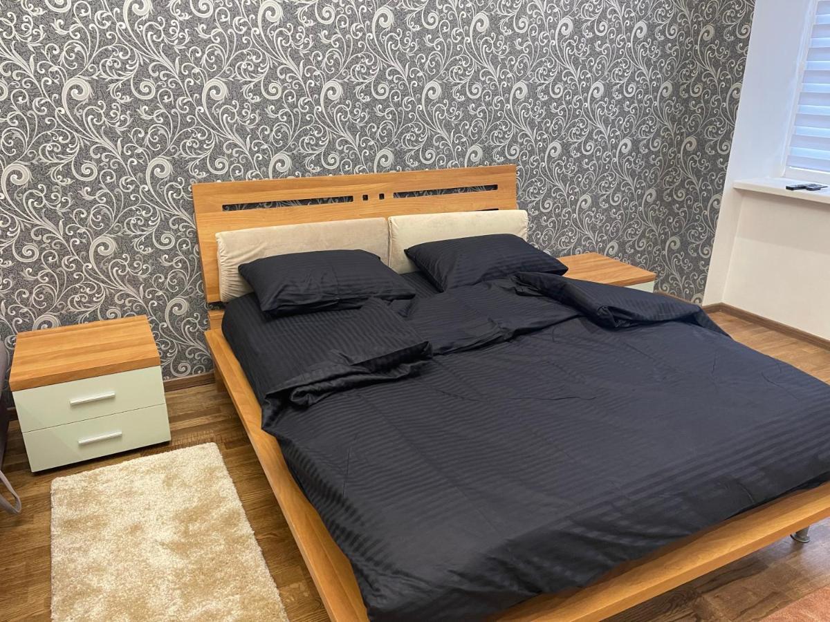Lux Apartment In Zentrum Tjernivtsi Eksteriør billede